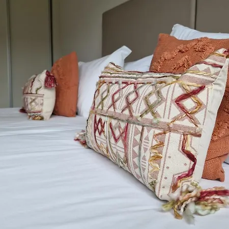 The Red Hot Chill House By Lovelystay * Arco da Calheta (Madeira)