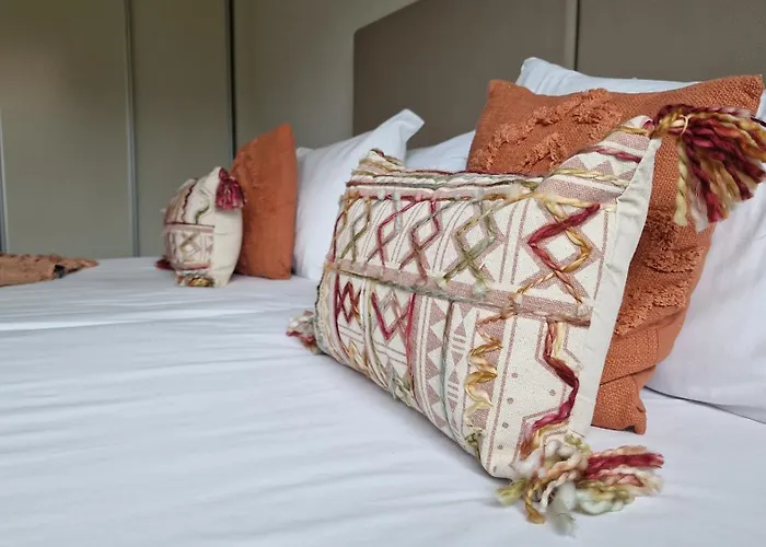 The Red Hot Chill House By Lovelystay * Arco da Calheta (Madeira)