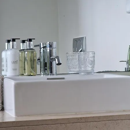 The Red Hot Chill House By Lovelystay Villa *